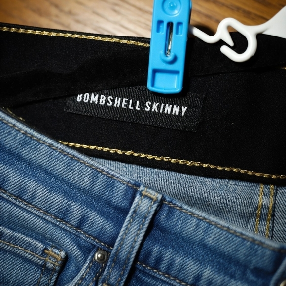 Torrid Distressed Skinny Jeans Size 16T - Picture 7 of 7